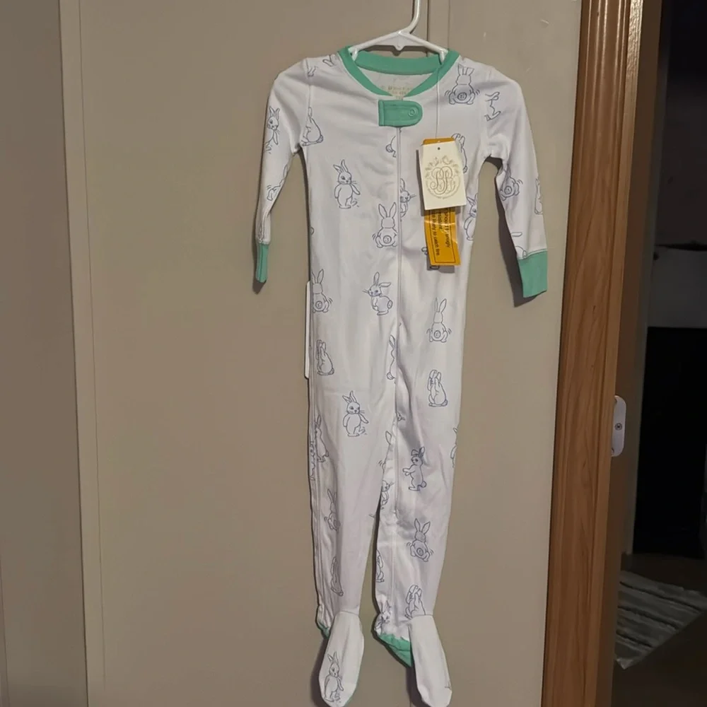 NWT The Beaufort Bonnet Company Footed Sleeper Boardwalk Bunny 18-24‎